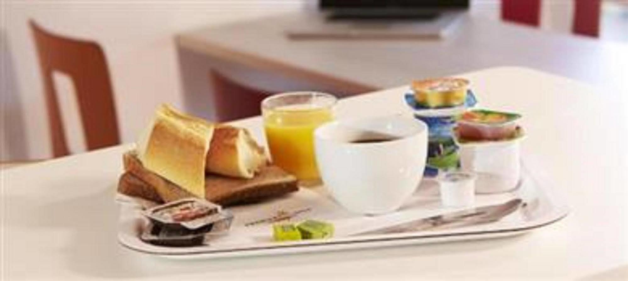 Premiere Classe Évreux Exterior foto A typical breakfast